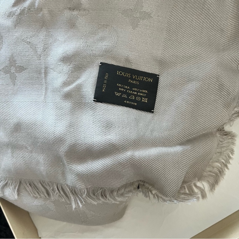 Louis Vuitton monogram silk wool 55” oversized square scarf​ - Picture 4 of 6